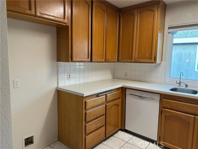 Building Photo - 2214 Manhattan Beach Blvd