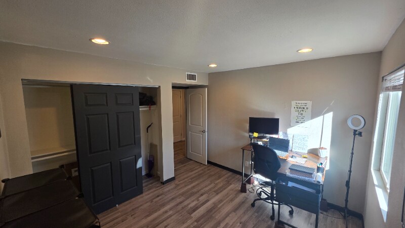 Building Photo - 4410 N Longview Ave