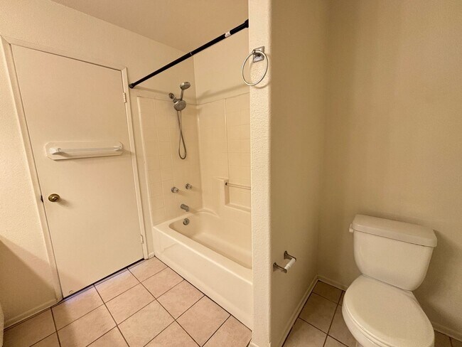 Building Photo - (APPLICATIONS PENDING) West Palmdale Townhouse