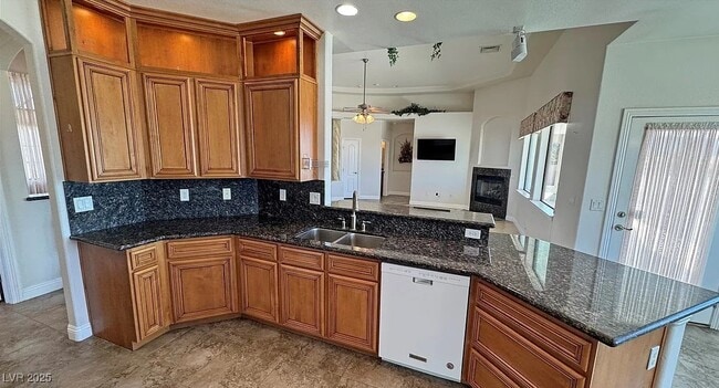 Building Photo - 3580 Prairie Ave