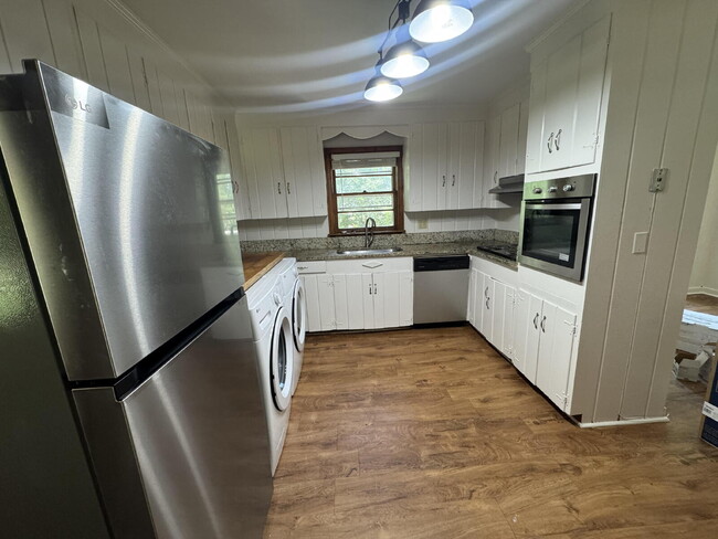 Building Photo - 3-Bedroom, 1 Bath Home Close to Downtown & MSU