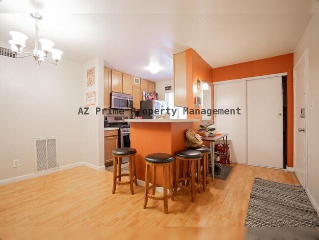 Building Photo - 1701 W Tuckey Ln