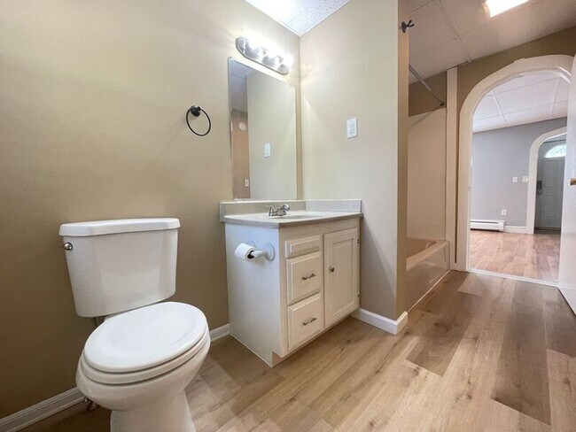 Building Photo - 37 Branch St