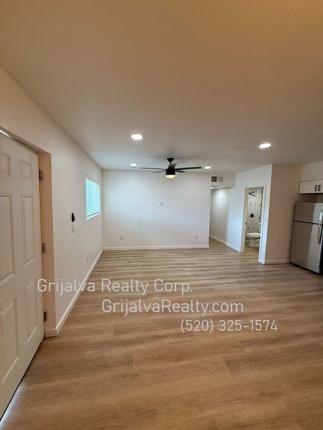 Building Photo - 2924 N Winstel Blvd