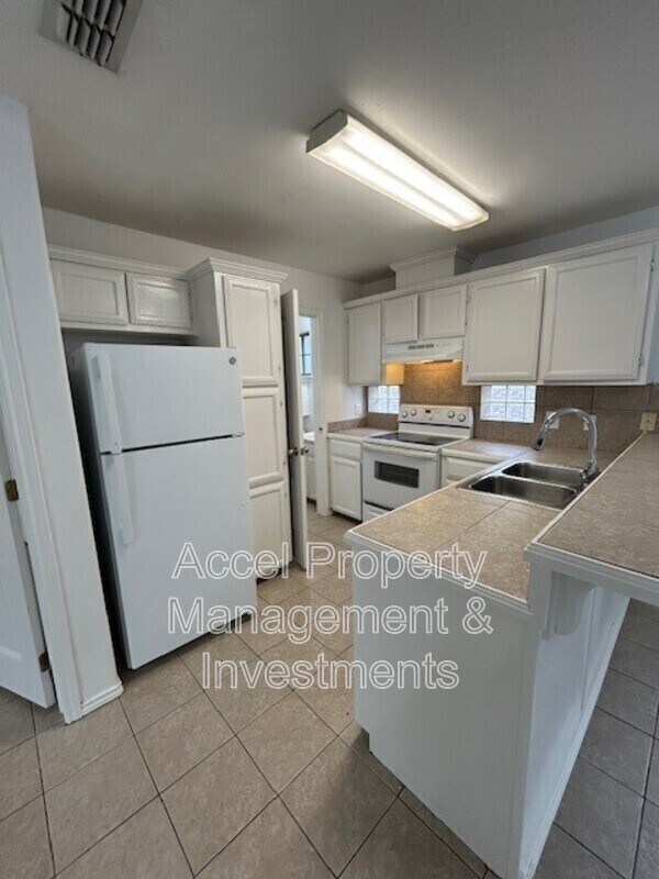 Building Photo - 1004 Fort Hood Ave