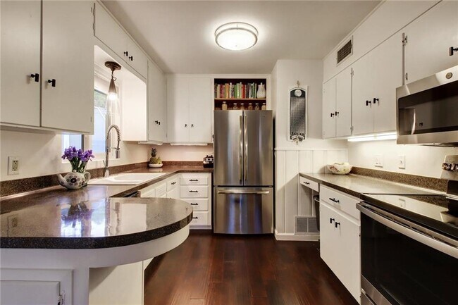 Building Photo - 7807 Lazy Ln