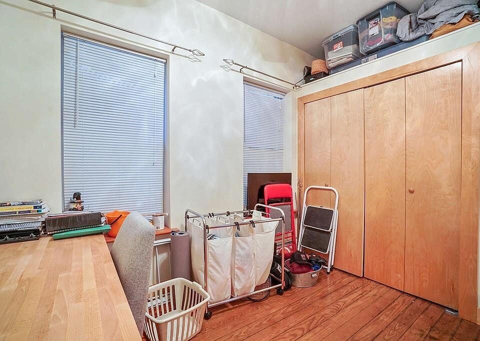 front bedroom with top storage/ceiling fan - 71 Baldwin St