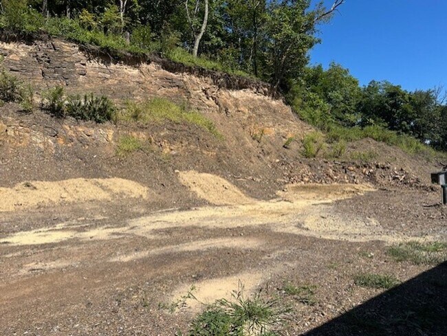 Building Photo - 476 Gravel Hill Rd