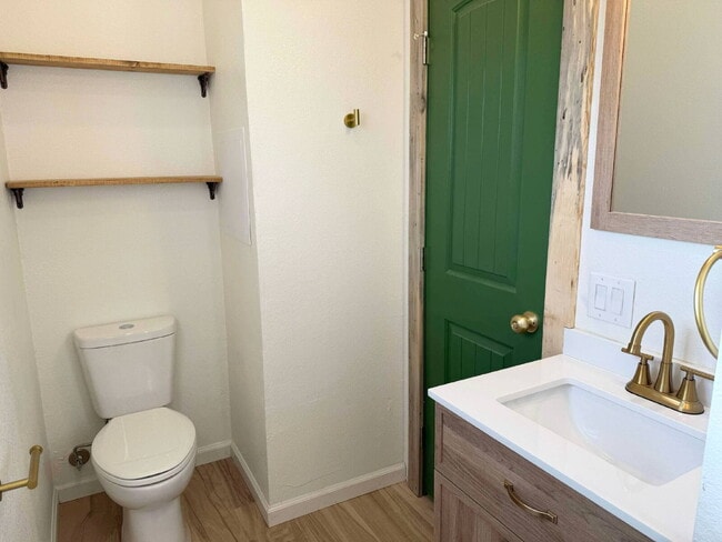 Building Photo - "Charming 1-Bedroom Retreat in Mountain Home – Your Cozy Haven Awaits!"