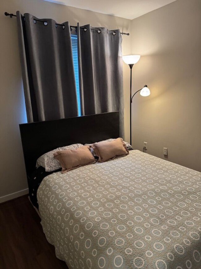 Building Photo - Apartment Located Minutes from Downtown Le...