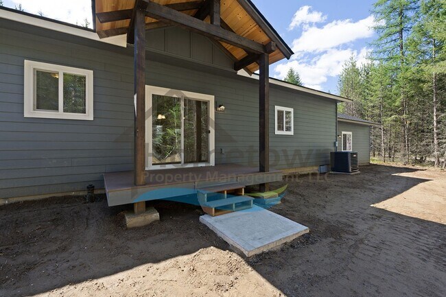 Building Photo - 4 Bedroom 2 Bathroom Home with Attached 2-Car Garage Available in Blanchard!