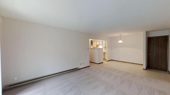 Building Photo - RENT SPECIAL - Lower 2 Bedroom 2 Bathroom Apartment Available