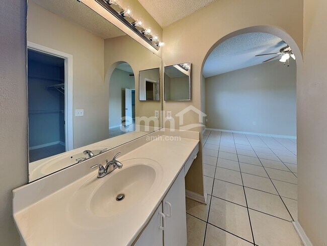 Building Photo - 6817 Westlake Blvd