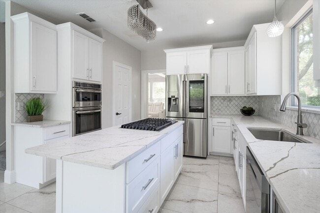 Building Photo - 2029 Primrose Dr