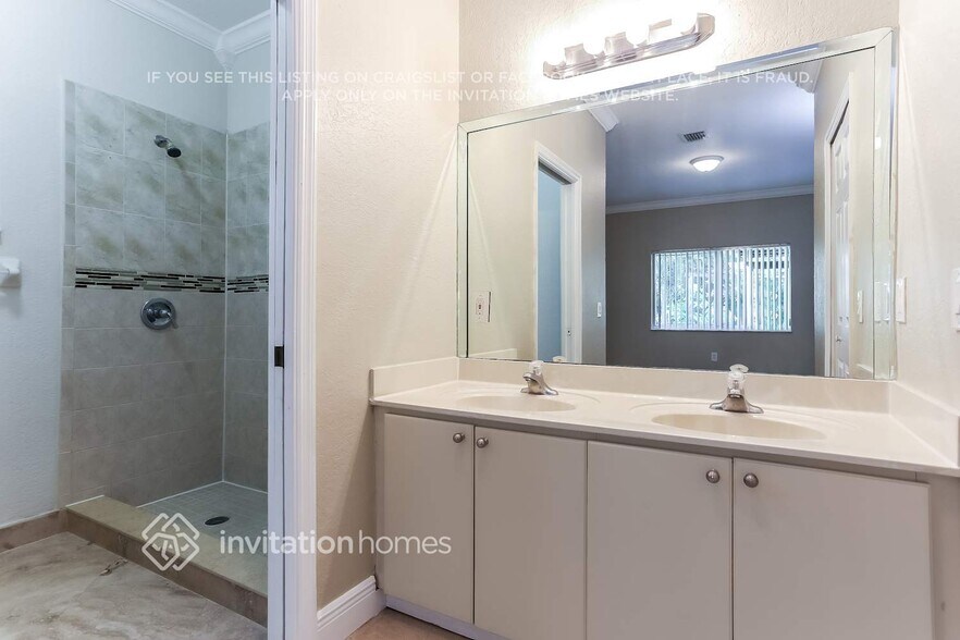 Building Photo - 4601 SW 164th Ct