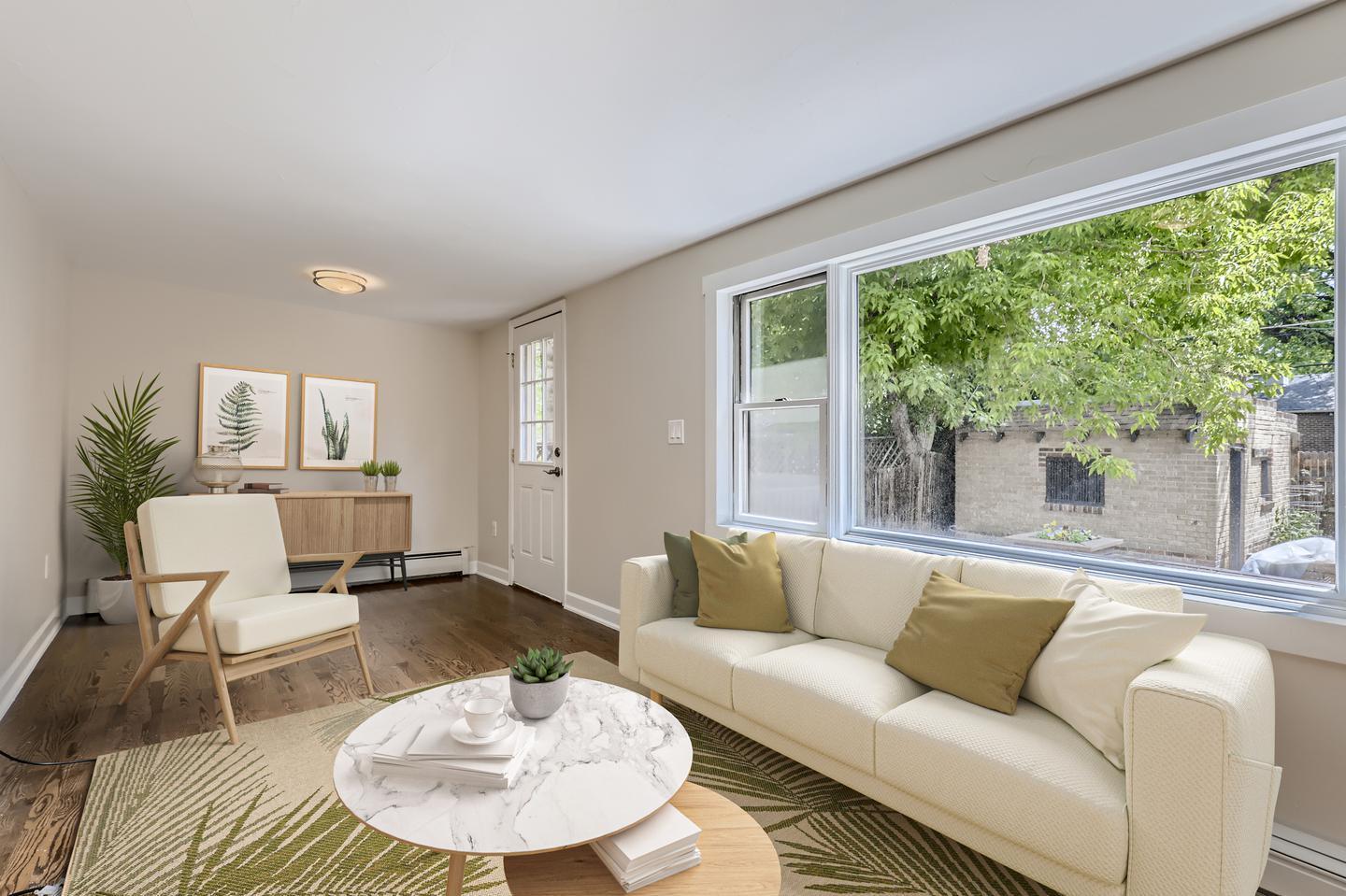 Building Photo - Spectacular Mayfair home with great backyard entertaining