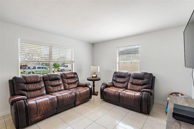 Building Photo - 5542 19th Ave N