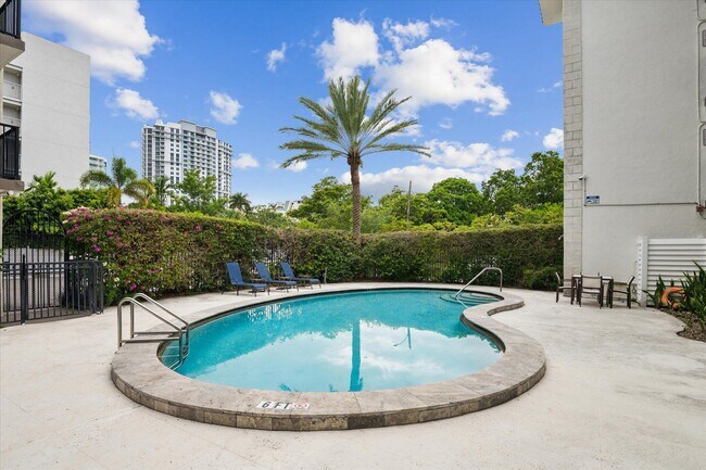 Building Photo - 924 SE 2nd St