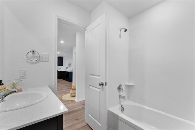 Building Photo - 1604 Helmoken Falls Dr
