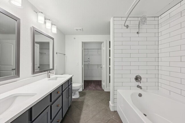 Building Photo - Stylish 1 Bed Apt — Save $1,200 on First M...