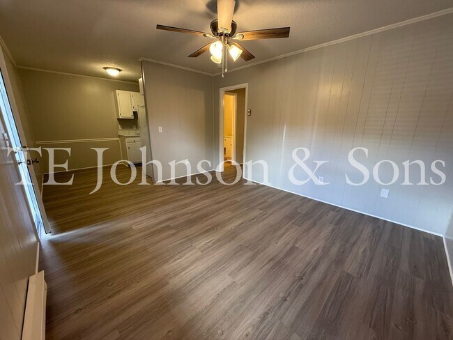 Building Photo - Cozy 1-Bedroom with Water Included