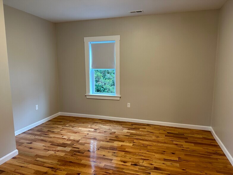 Building Photo - 38 Columbia St