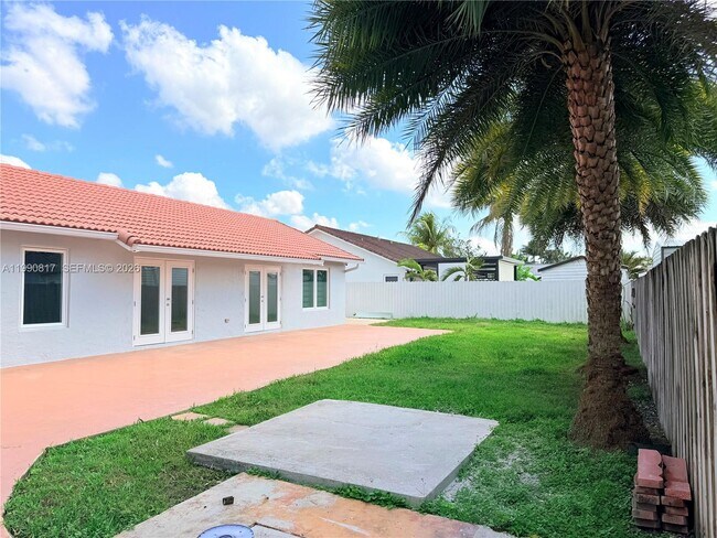 Building Photo - 17322 SW 149th Ct