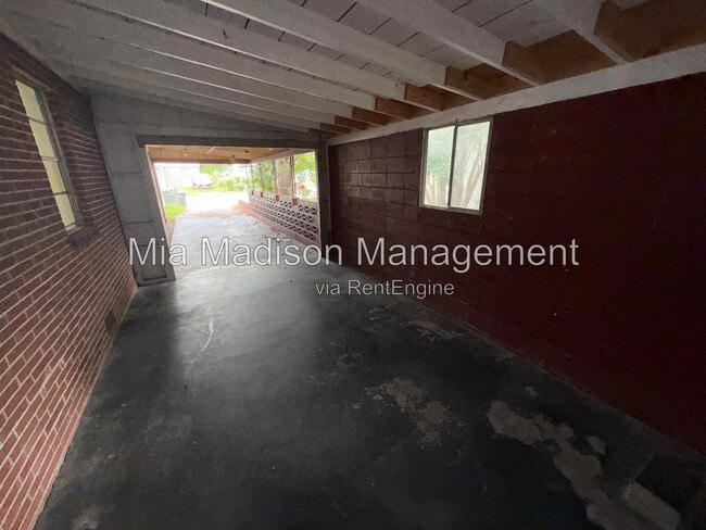 Building Photo - 914 Bowden St