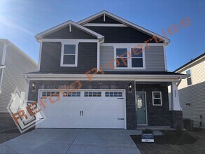 Building Photo - Beautiful 5 Bedroom 3 Bath 2-Car Garage Ho...