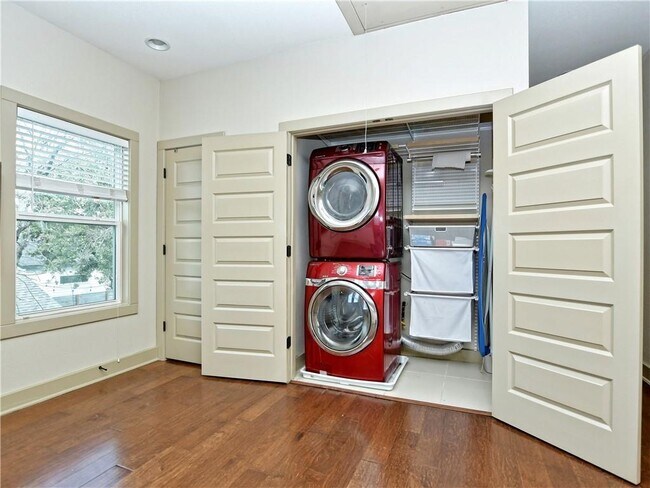 Building Photo - 1409 Sanchez St