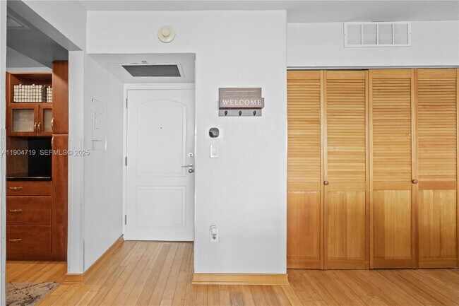 Building Photo - 3675 N Country Club Dr