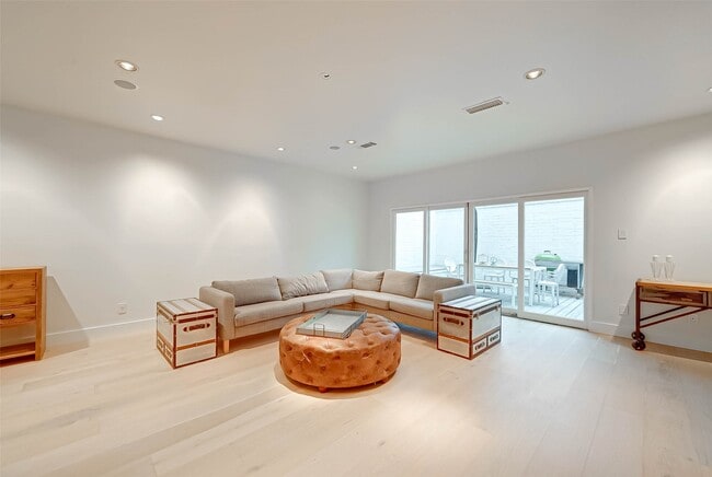 Building Photo - 39 River Hollow Ln