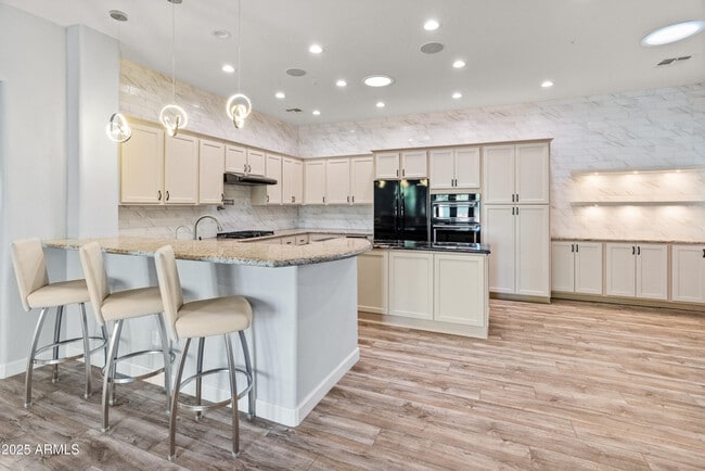 Building Photo - 12073 W Desert Mirage Dr