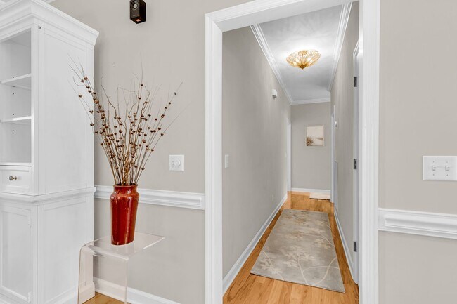 Building Photo - Welcome to the Desirable Landings on Skidaway Island - MIN 6 Month Lease - Fully Furnished