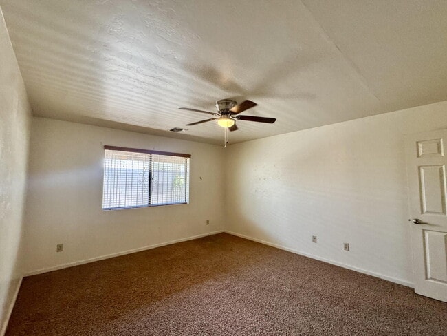 Building Photo - 4 bedroom 2 bath with W/D ask about our move in special!