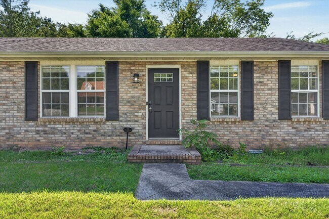 Building Photo - 727 Acorn Dr