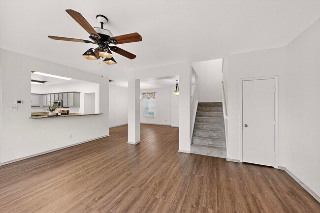 Building Photo - 415 Hidden Ridge Dr