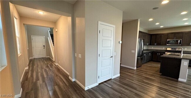 Building Photo - 6387 Ashland Crst St