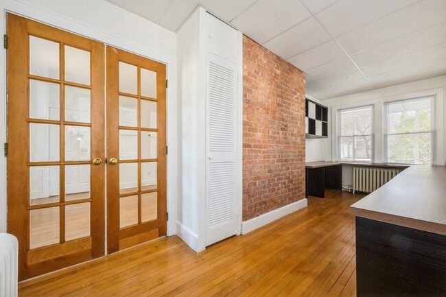 Building Photo - 130 Soundview Rd