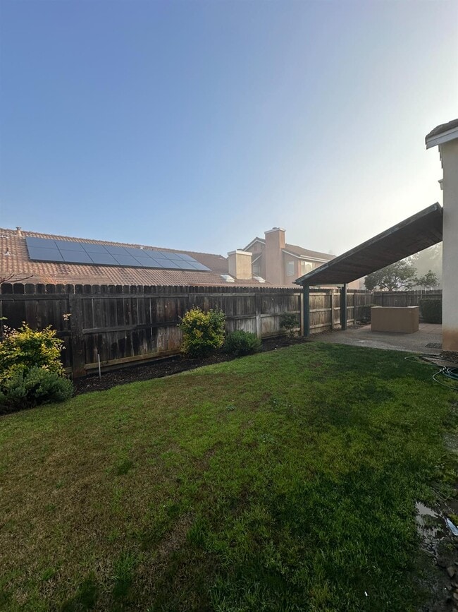 Building Photo - 273 W Cromwell Ave