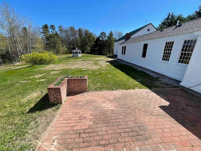 Building Photo - 454 Main St