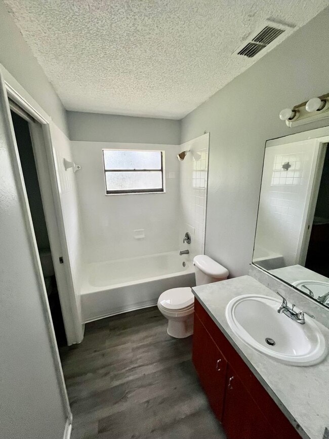 Building Photo - Beautiful 4BR/1.5BA Dade City Home NO APPL...