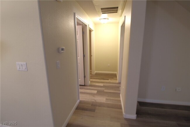 Building Photo - 7701 W Robindale Rd