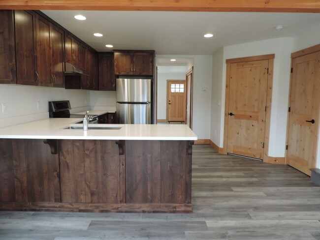 Building Photo - Application Pending - 4 Bedroom Home for R...