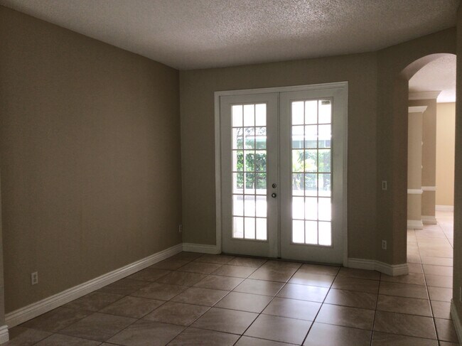 Building Photo - 1006 Drift Creek Cove