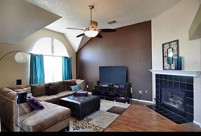 Building Photo - 2081 Amherst Dr