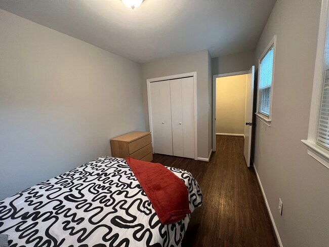 Building Photo - 2828 Lafora Ct