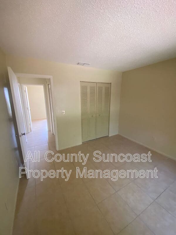 Building Photo - 2636 Orangewood Ct