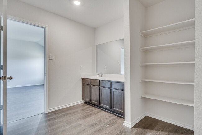 Building Photo - 2125 Croton Ave