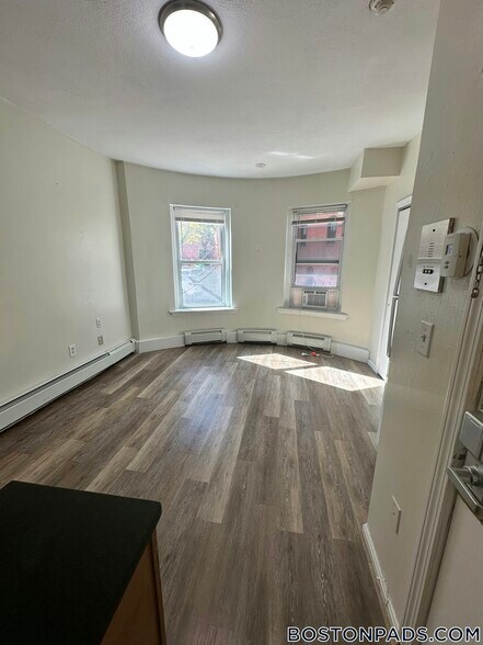 Building Photo - 10 Wait St